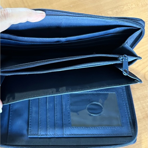 Liz Claiborne wallet clutch - Picture 4 of 5